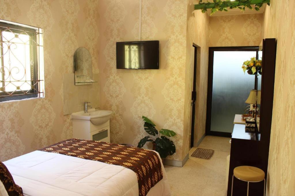 Rene Hotel Yogyakarta Esterno foto