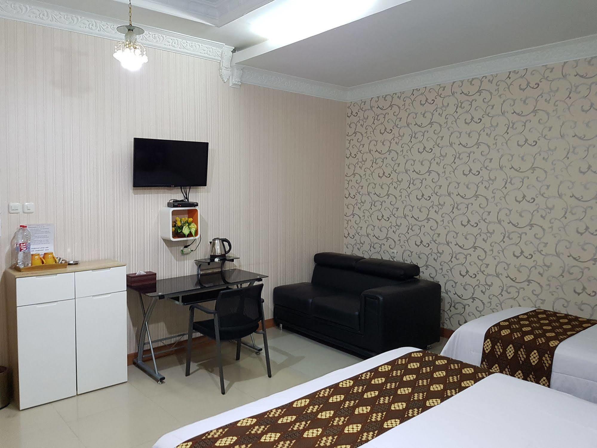Rene Hotel Yogyakarta Esterno foto