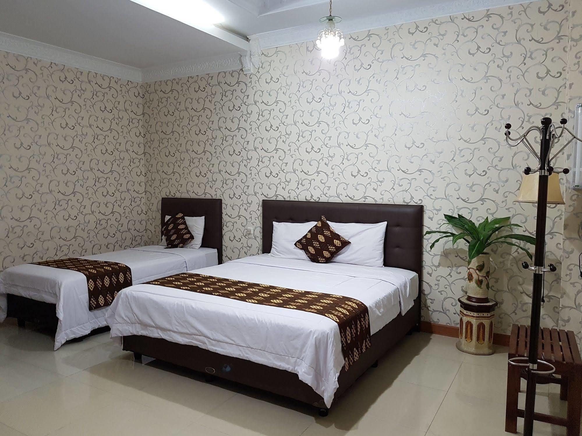 Rene Hotel Yogyakarta Esterno foto